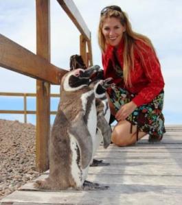 Martina Hirschmeier bewundert die Pinguine auf Valdez. 