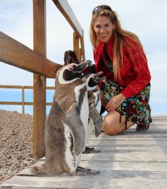 Martina Hirschmeier bewundert die Pinguine auf Valdez.