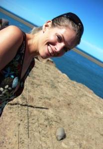 Martina Hirschmeier kann nicht glauben, dass sie ein Gürteltier trifft.